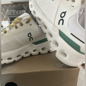 NIB ON Cloudrunner2, size 8.5 W.  White and Green
